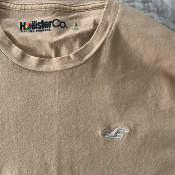 Men’s Hollister t-shirt - Picture 2 of 3